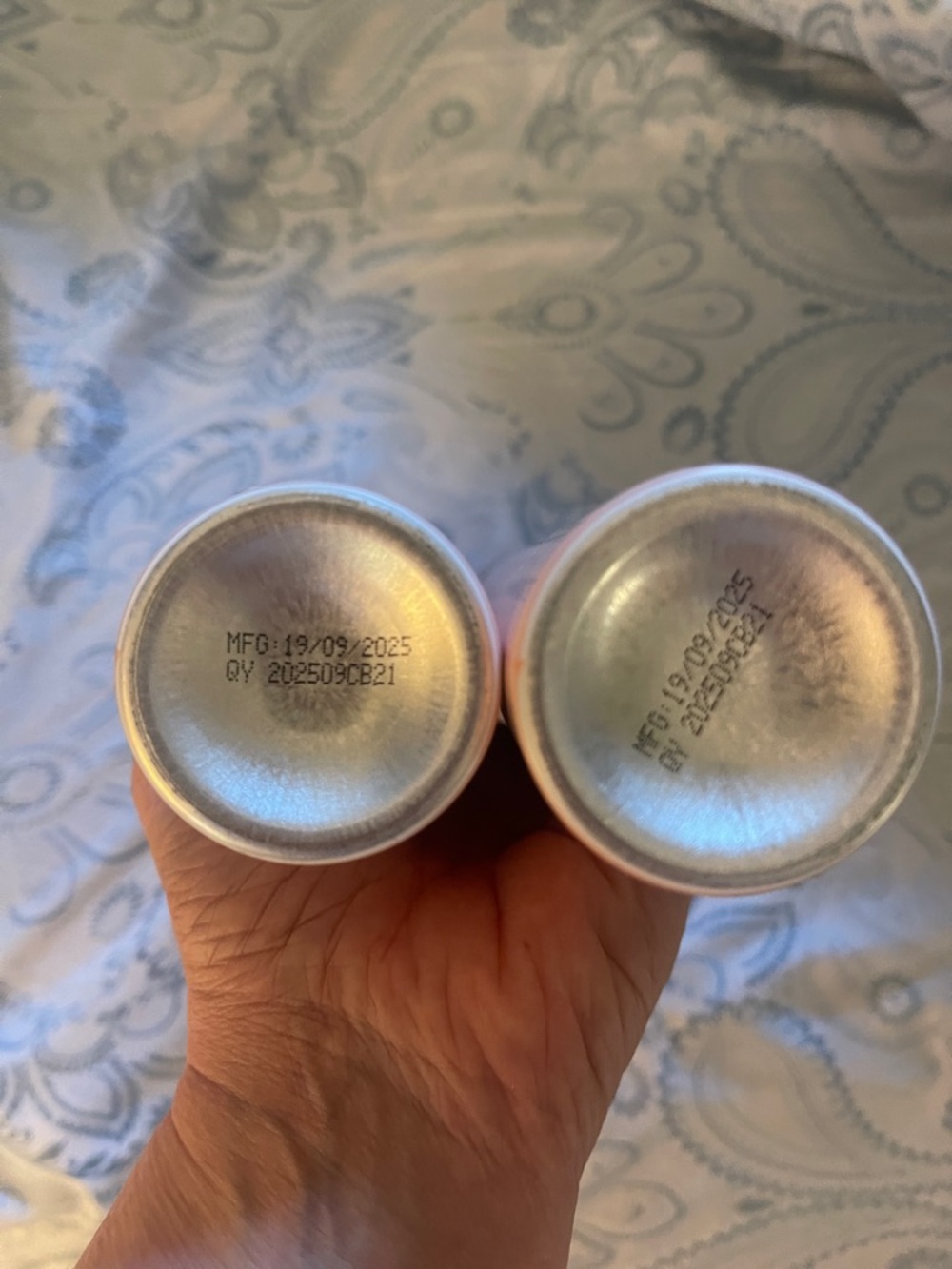 MONDAY Brunette Dry Shampoo Sprays - 2 - Picture 3 of 3